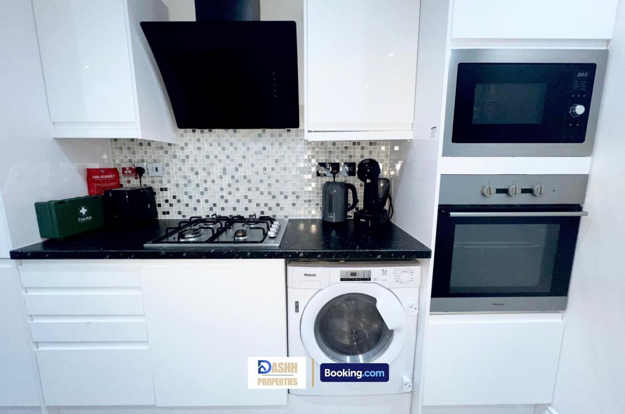 Holiday home Three Bedroom By Dashh Short Lets & Serviced In Shepherds Bush Sleeps 9 With Free Wifi
