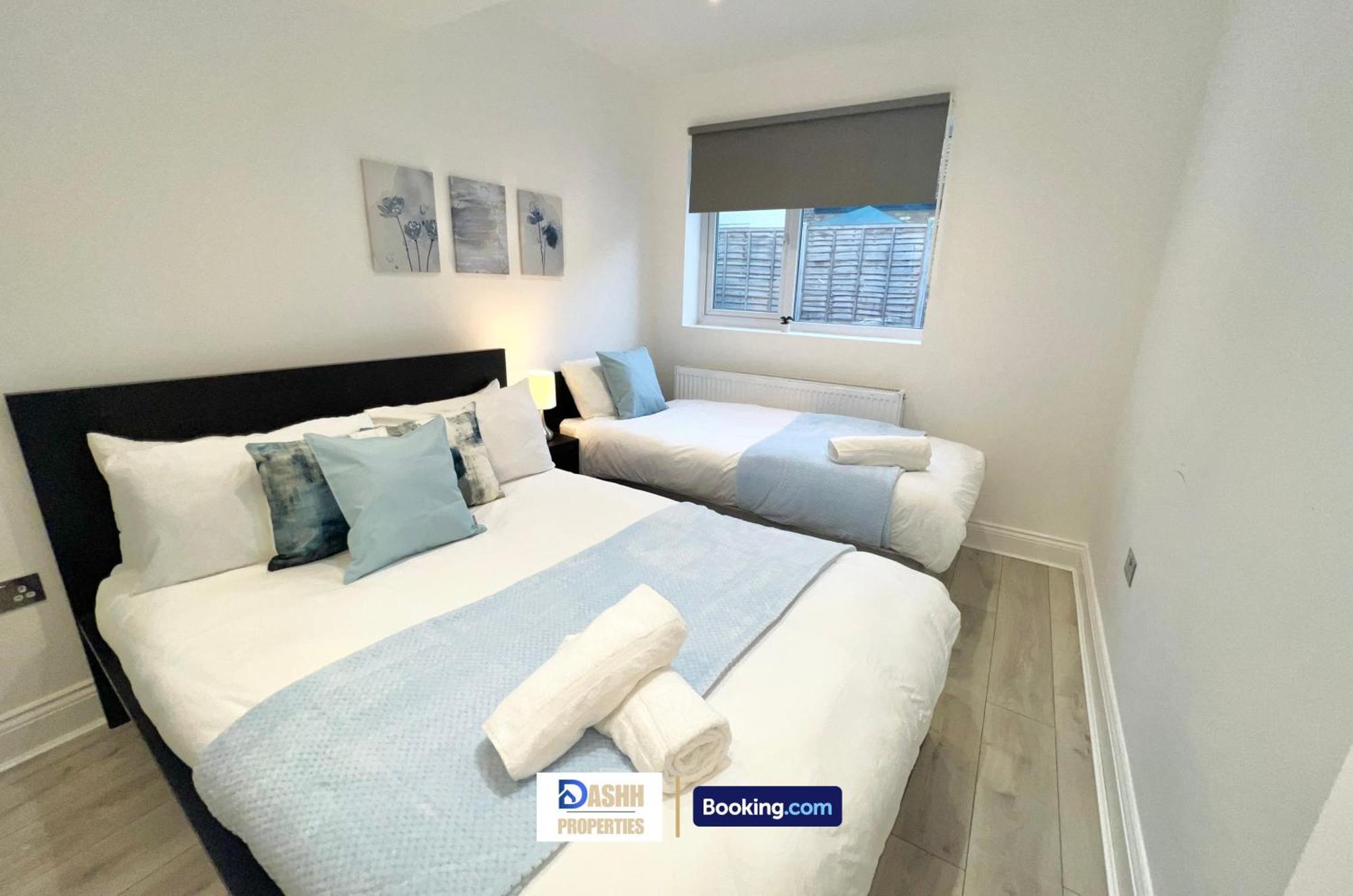 Three Bedroom By Dashh Short Lets & Serviced In Shepherds Bush Sleeps 9 With Free Wifi Holiday home *