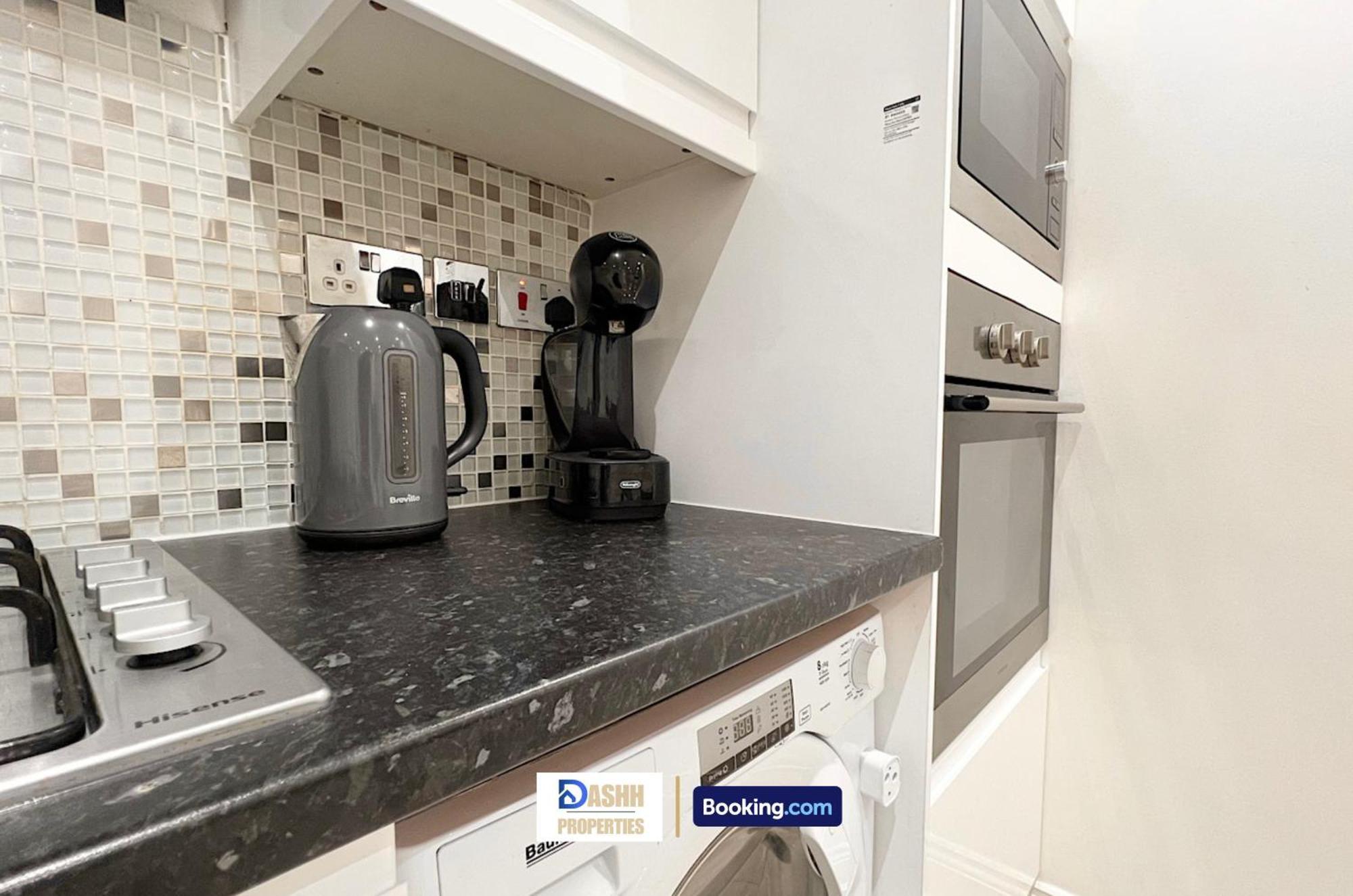 Three Bedroom By Dashh Short Lets & Serviced In Shepherds Bush Sleeps 9 With Free Wifi Holiday home *